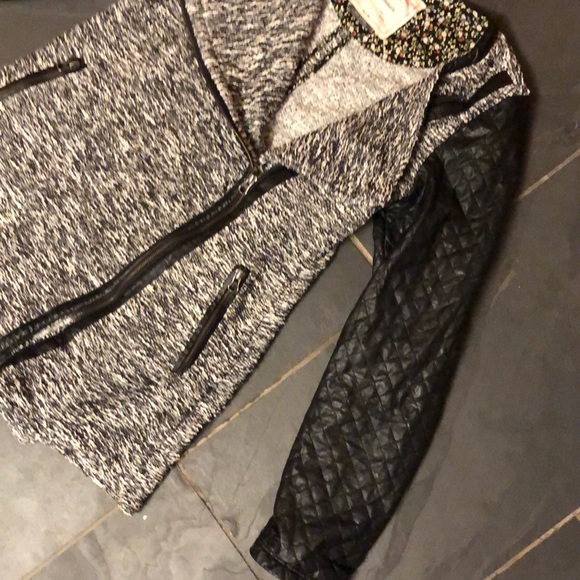 Vegan leather blazer - Picture 3 of 6